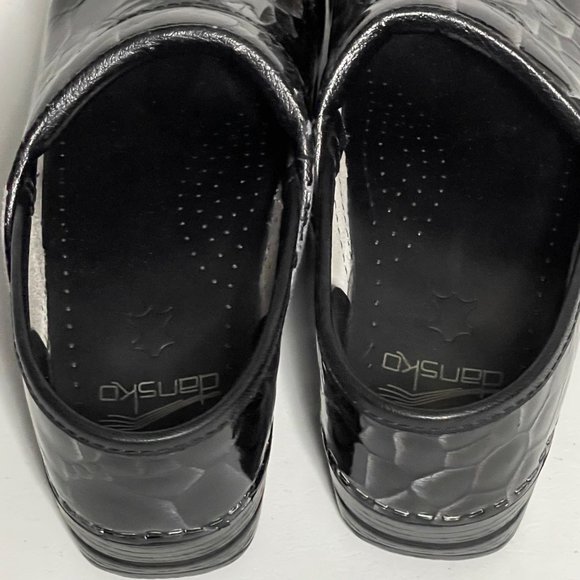 Dansko Clogs Size 37 Black Snake Print Patent Leather Professional Comfort Shoes - Picture 2 of 8